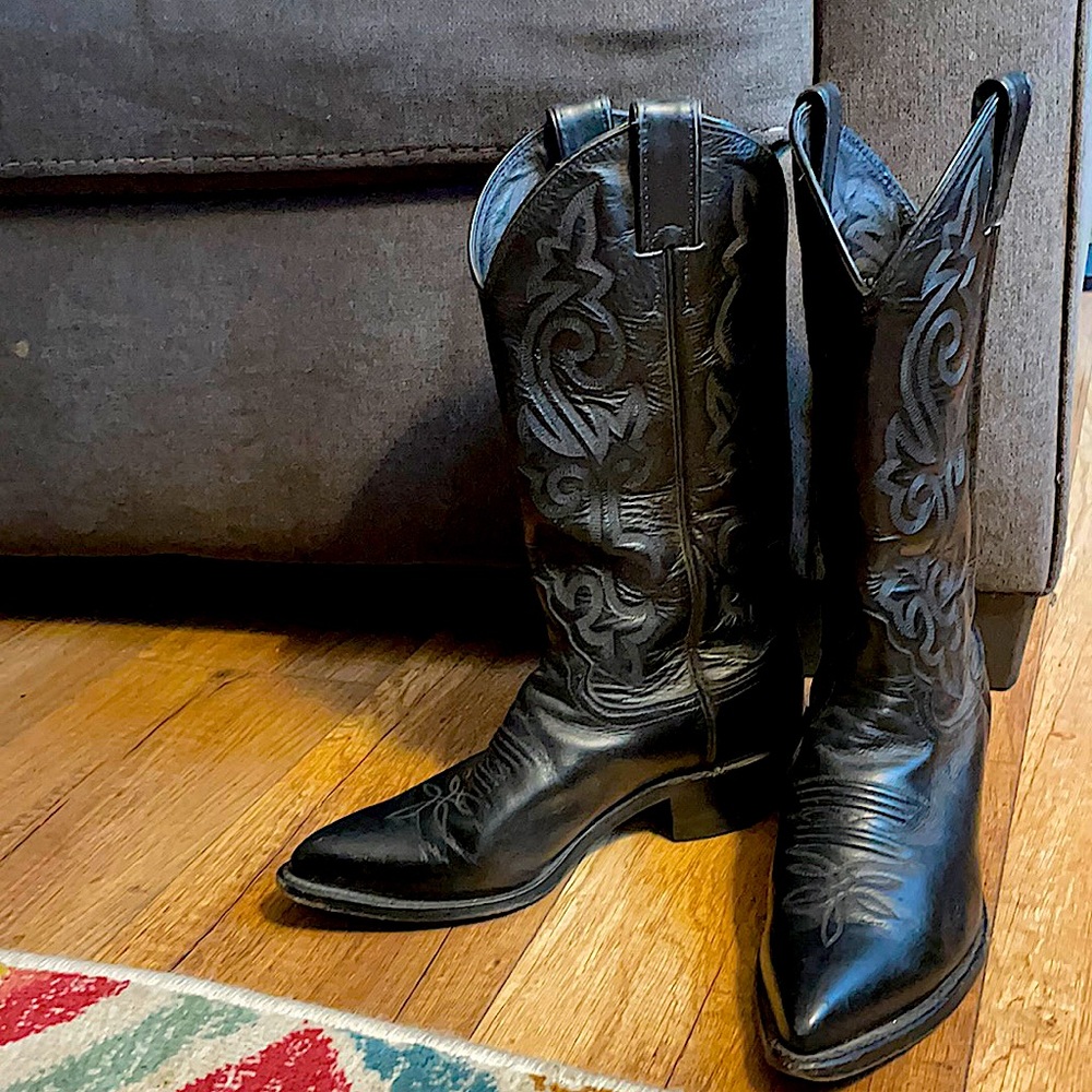 Made in U.S.A.    Justin style 4910 size 71/2 B vintage boots